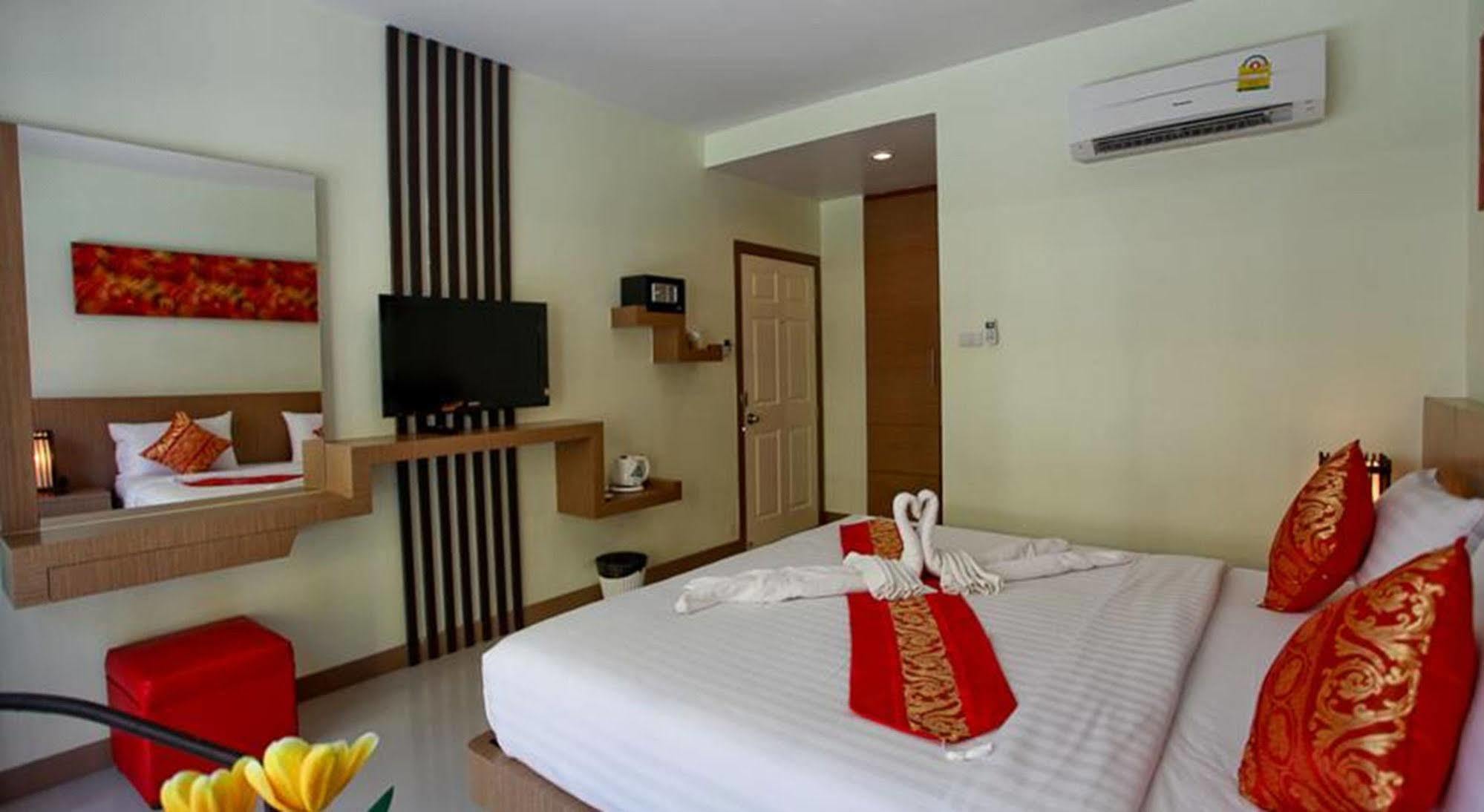 Pimrada Hotel Patong Екстер'єр фото